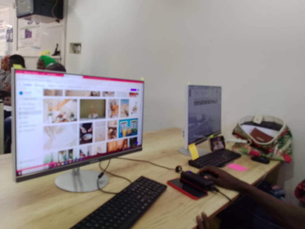 AIO 24" Bakari A2400
